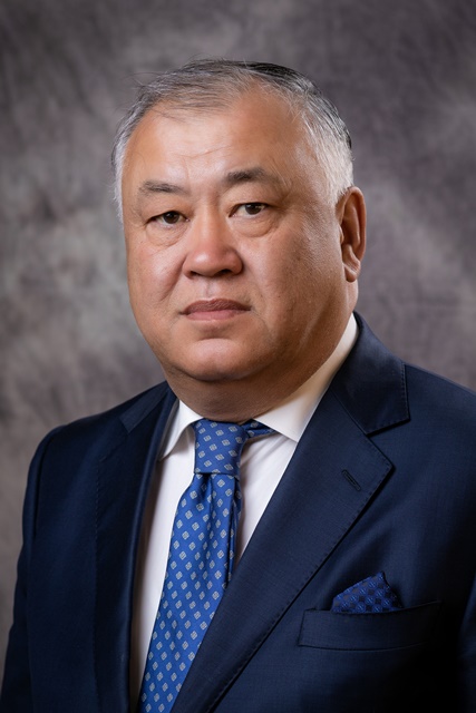 Дулатбеков - ректор КарУ